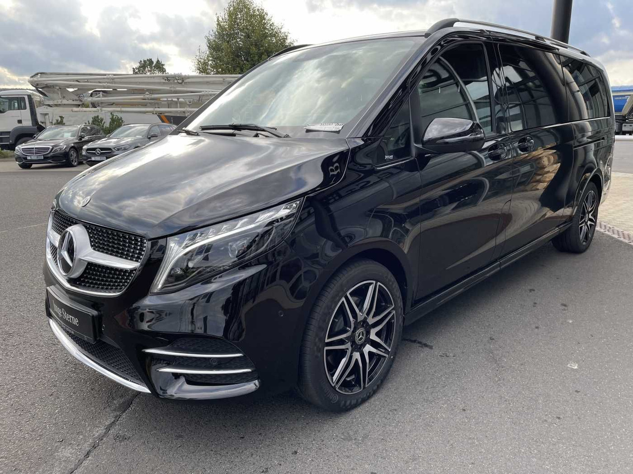 Mercedes-Benz V 300 d AVA 4MATIC AMG Kühlschrank AIRMATIC - Automobil: slika 2 Mercedes-Benz V 300 d AVA 4MATIC AMG Kühlschrank AIRMATIC - Automobil: slika 2