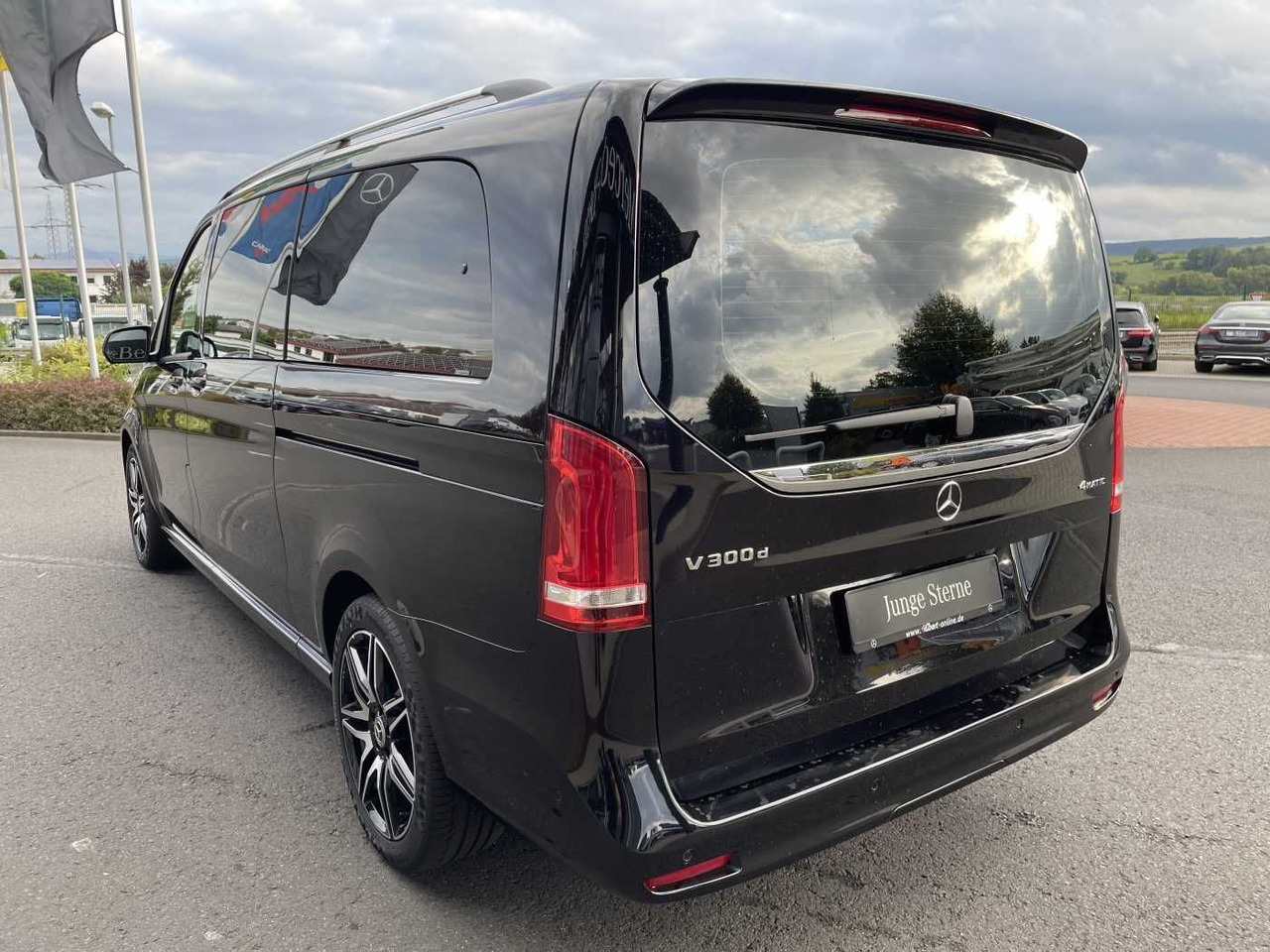 Mercedes-Benz V 300 d AVA 4MATIC AMG Kühlschrank AIRMATIC - Putnički kombi: slika 3 Mercedes-Benz V 300 d AVA 4MATIC AMG Kühlschrank AIRMATIC - Putnički kombi: slika 3