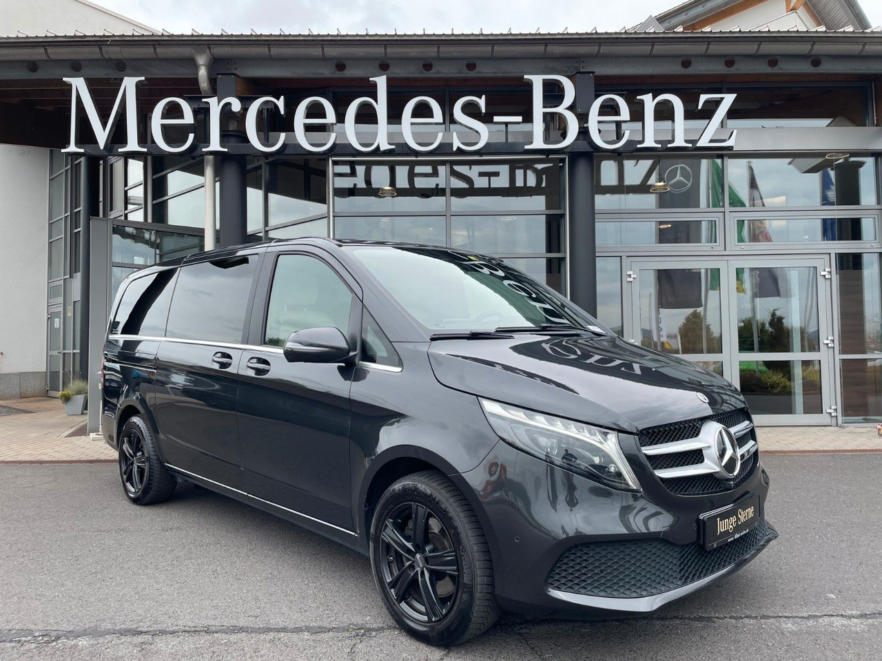 Mercedes-Benz V 300 d AVA ED 4MATIC Sitzklima Burmester 6Sitze - Putnički kombi: slika 1 Mercedes-Benz V 300 d AVA ED 4MATIC Sitzklima Burmester 6Sitze - Putnički kombi: slika 1