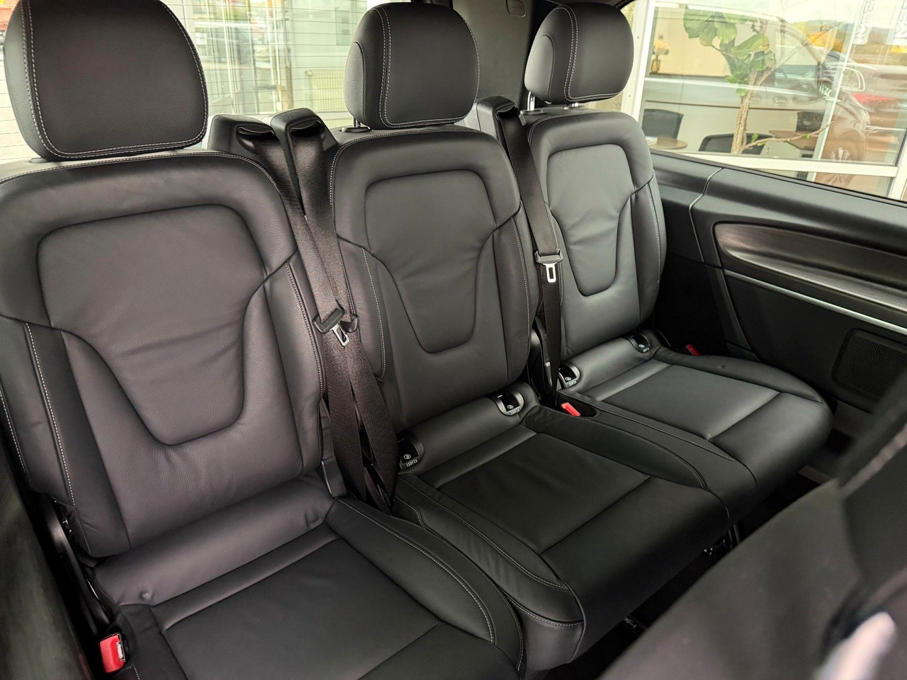 Karavan Mercedes-Benz V 300 d AVANTGARDE Extralang 360Kamera Standh: slika 8 Karavan Mercedes-Benz V 300 d AVANTGARDE Extralang 360Kamera Standh: slika 8