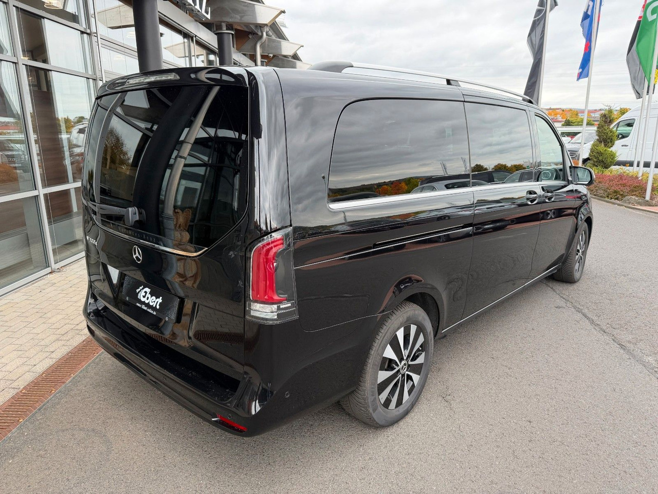 Mercedes-Benz V 300 d AVANTGARDE Extralang 360Kamera Standh - Karavan: slika 4 Mercedes-Benz V 300 d AVANTGARDE Extralang 360Kamera Standh - Karavan: slika 4