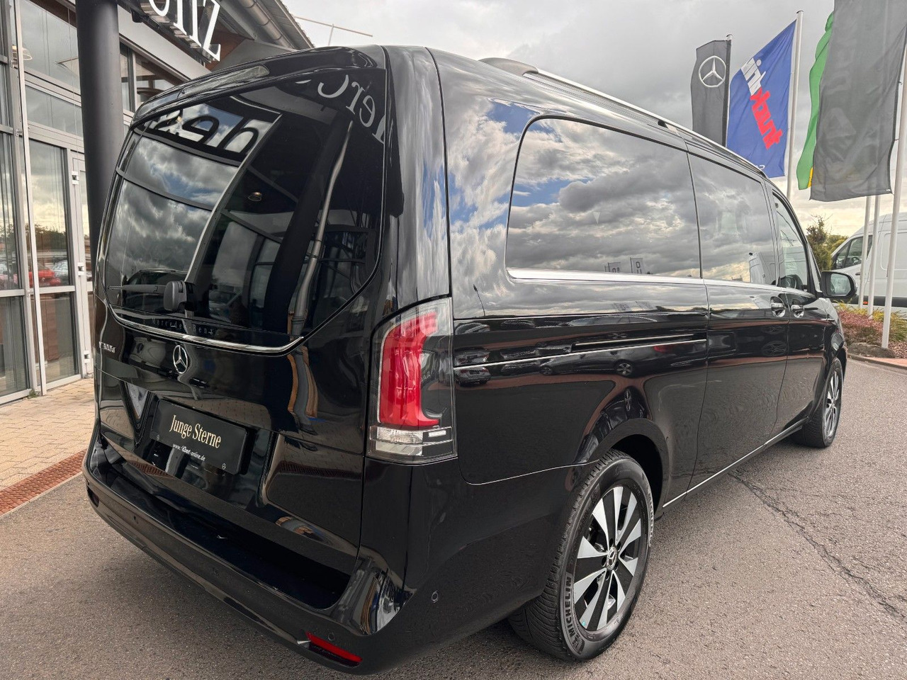 Mercedes-Benz V 300 d AVANTGARDE Extralang 360Kamera Standheiz - Karavan: slika 4 Mercedes-Benz V 300 d AVANTGARDE Extralang 360Kamera Standheiz - Karavan: slika 4