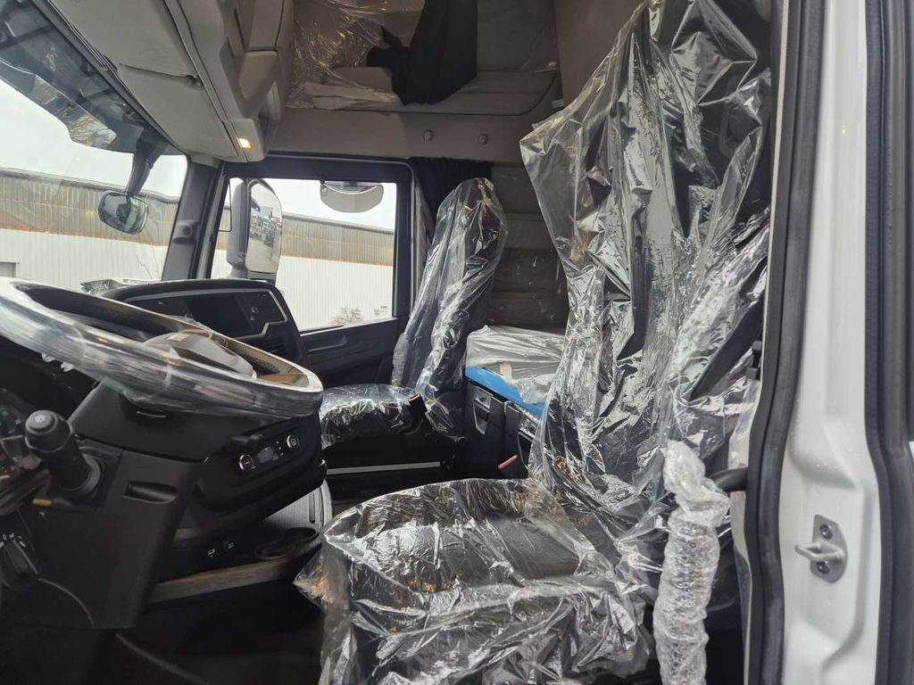 Novu Tegljač Iveco X-Way AS440X57TZ/P ON+ 6x4 Intarder 2xBett Iveco X-Way AS440X57TZ/P ON+ 6x4 Intarder 2xBett: slika 10 Novu Tegljač Iveco X-Way AS440X57TZ/P ON+ 6x4 Intarder 2xBett Iveco X-Way AS440X57TZ/P ON+ 6x4 Intarder 2xBett: slika 10