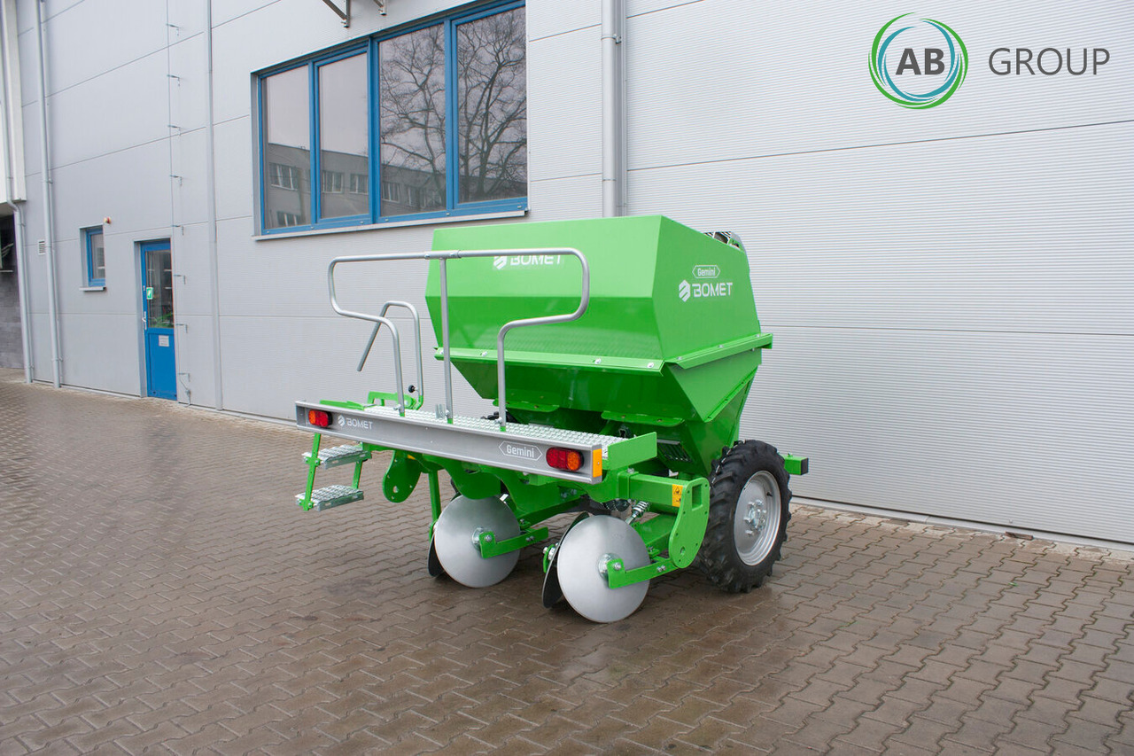 Bomet Gemini S339 two-row potato planter (inter-row width: 67.5 - 80 cm) - Sadilica za krompir: slika 4 Bomet Gemini S339 two-row potato planter (inter-row width: 67.5 - 80 cm) - Sadilica za krompir: slika 4