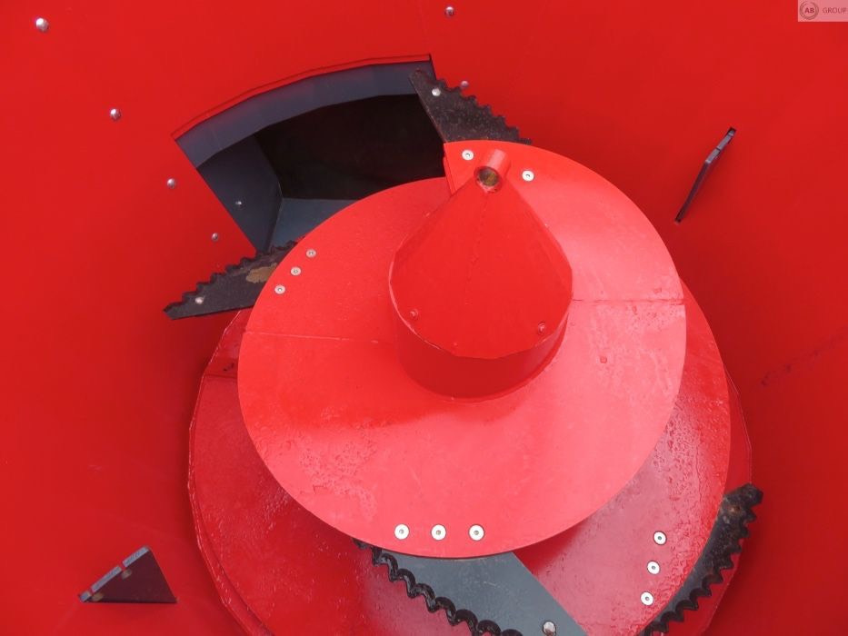 Fimaks Vertical Mixer feeder 5,5 m3 - Prikolica za mešanje stočne hrane: slika 4 Fimaks Vertical Mixer feeder 5,5 m3 - Prikolica za mešanje stočne hrane: slika 4