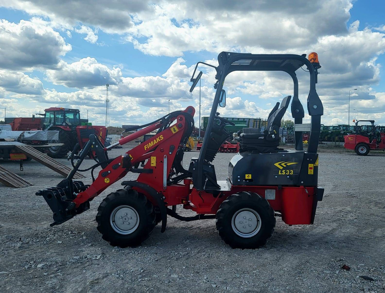 Fimaks mini loader LS33 - on stock - Zglobni utovarivač: slika 5 Fimaks mini loader LS33 - on stock - Zglobni utovarivač: slika 5