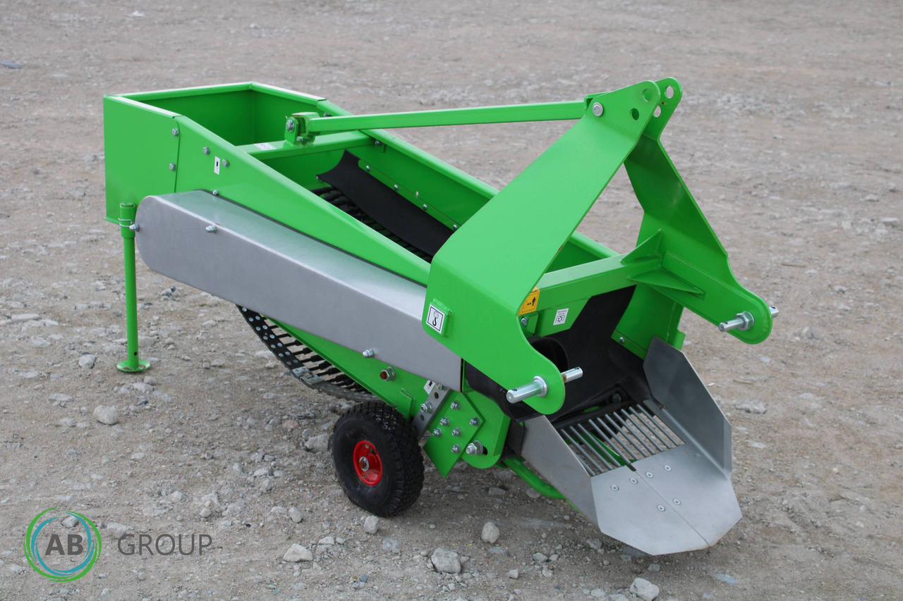 Single-row conveyor potato digger Bomet Upus Z656 - Kombajn za krompir: slika 1 Single-row conveyor potato digger Bomet Upus Z656 - Kombajn za krompir: slika 1
