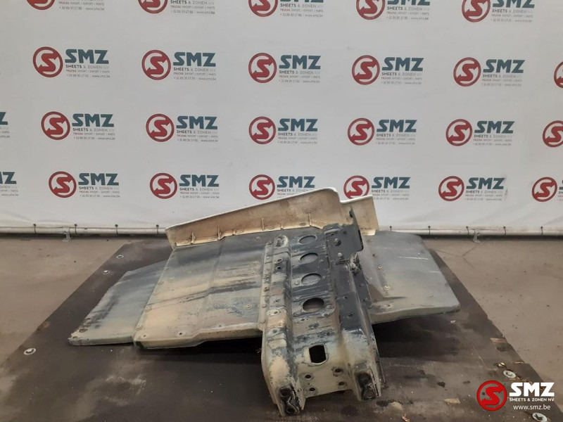 MAN Occ spatbord vooraan links + spatbordhouder MAN - Karoserija i eksterijer za Kamion: slika 4 MAN Occ spatbord vooraan links + spatbordhouder MAN - Karoserija i eksterijer za Kamion: slika 4