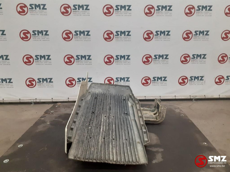 MAN Occ spatbord vooraan rechts + spatbordhouder MAN - Karoserija i eksterijer za Kamion: slika 2 MAN Occ spatbord vooraan rechts + spatbordhouder MAN - Karoserija i eksterijer za Kamion: slika 2