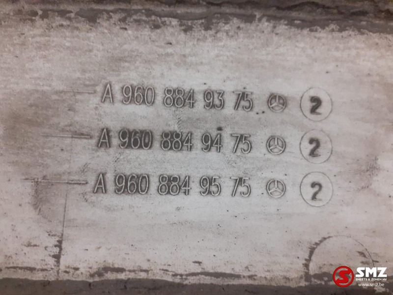 Mercedes-Benz Occ spatbordverlenging rechts Mercedes Actros MP4 - Karoserija i eksterijer za Kamion: slika 2 Mercedes-Benz Occ spatbordverlenging rechts Mercedes Actros MP4 - Karoserija i eksterijer za Kamion: slika 2