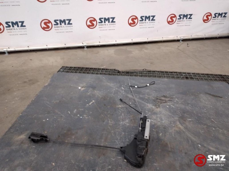 Renault Occ Deurslot rechts Renault T - Vrata i delovi za Kamion: slika 2 Renault Occ Deurslot rechts Renault T - Vrata i delovi za Kamion: slika 2