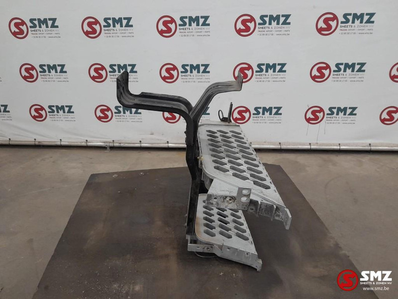 Volvo Occ opstap rechts Volvo - Kabina i enterijer za Kamion: slika 2 Volvo Occ opstap rechts Volvo - Kabina i enterijer za Kamion: slika 2