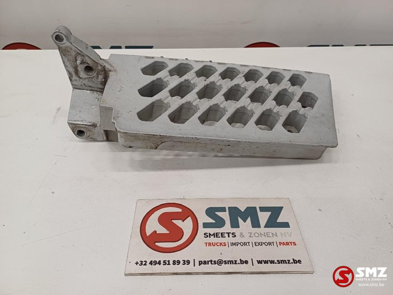 Volvo Occ treeplank rechts Volvo - Kabina i enterijer za Kamion: slika 1 Volvo Occ treeplank rechts Volvo - Kabina i enterijer za Kamion: slika 1