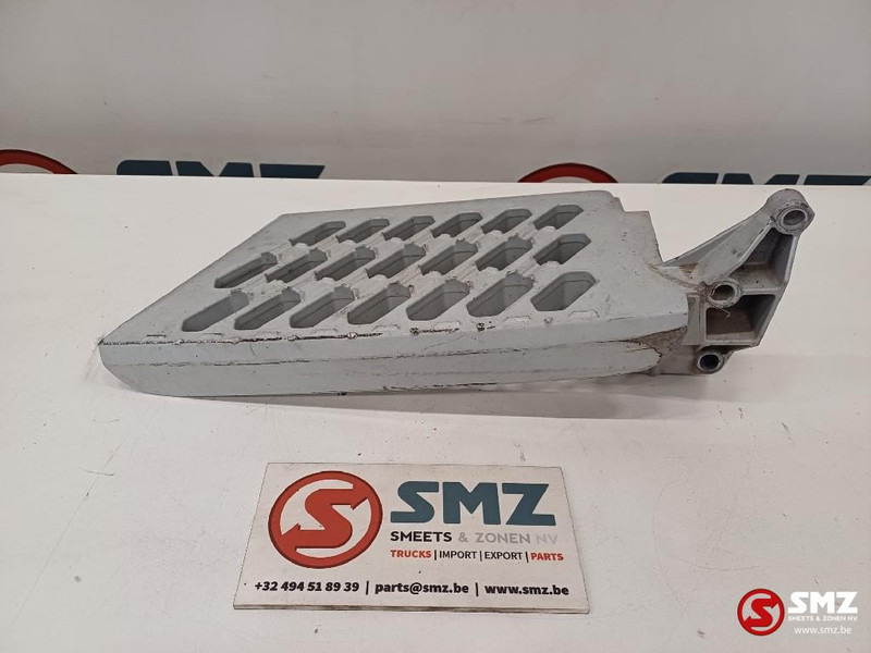 Volvo Occ treeplank rechts Volvo - Kabina i enterijer za Kamion: slika 2 Volvo Occ treeplank rechts Volvo - Kabina i enterijer za Kamion: slika 2