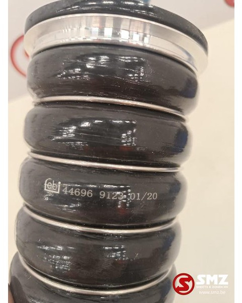 Volvo Slang intercooler (81mm/105mmx150mm) Volvo - Sistem za usis vazduha za Kamion: slika 2 Volvo Slang intercooler (81mm/105mmx150mm) Volvo - Sistem za usis vazduha za Kamion: slika 2