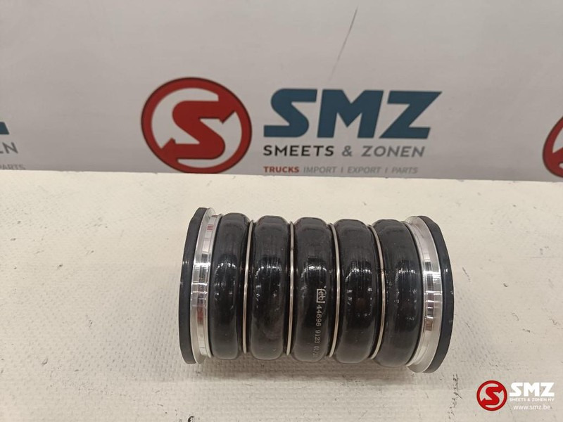 Volvo Slang intercooler (81mm/105mmx150mm) Volvo - Sistem za usis vazduha za Kamion: slika 1 Volvo Slang intercooler (81mm/105mmx150mm) Volvo - Sistem za usis vazduha za Kamion: slika 1