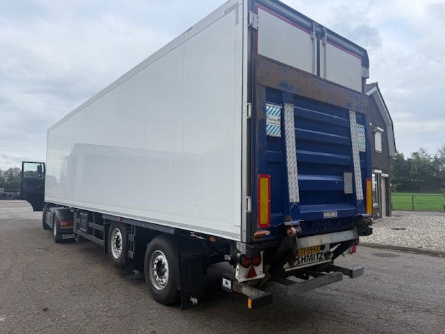 Schmitz Cargobull City stuuras liftas - Poluprikolica hladnjače: slika 2 Schmitz Cargobull City stuuras liftas - Poluprikolica hladnjače: slika 2