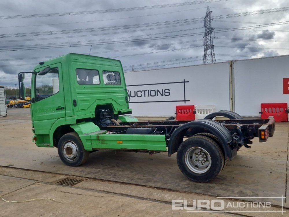 2002 Mercedes 4x2 Chassis Cab, Manual Gearbox - Kamion sa golom šasijom i zatvorenom kabinom: slika 3 2002 Mercedes 4x2 Chassis Cab, Manual Gearbox - Kamion sa golom šasijom i zatvorenom kabinom: slika 3