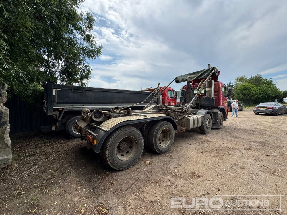 2002 Volvo FM12 - Kamion sa hidrauličnom kukom: slika 2 2002 Volvo FM12 - Kamion sa hidrauličnom kukom: slika 2