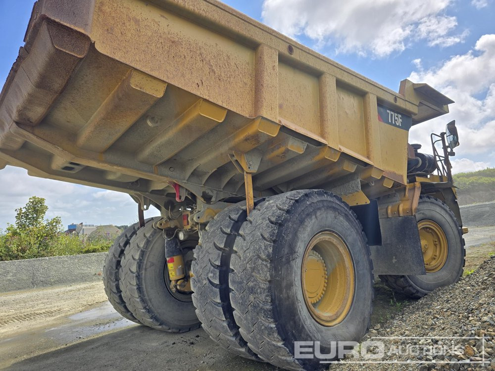 2011 CAT 775F - Kiper sa krutom šasijom/ Kiper za kamen: slika 4 2011 CAT 775F - Kiper sa krutom šasijom/ Kiper za kamen: slika 4