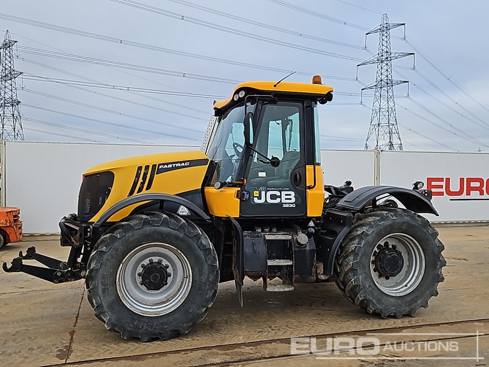 2011 JCB Fastrac 3230 - Traktor: slika 2 2011 JCB Fastrac 3230 - Traktor: slika 2