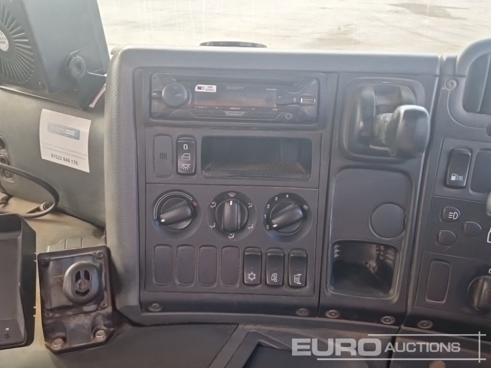 Istovarivač, Kamion sa dizalicom 2013 Scania P400: slika 36