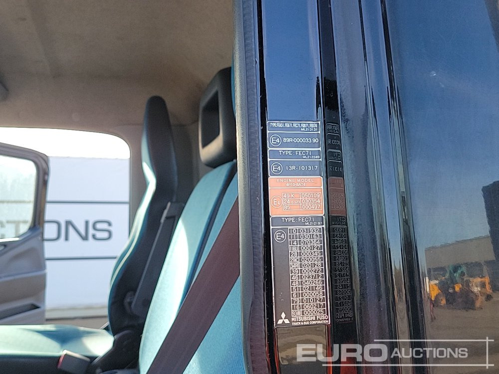 Kamion sa tovarnim sandukom za prevoz teških mašina 2014 Mitsubishi Canter 7C15: slika 31