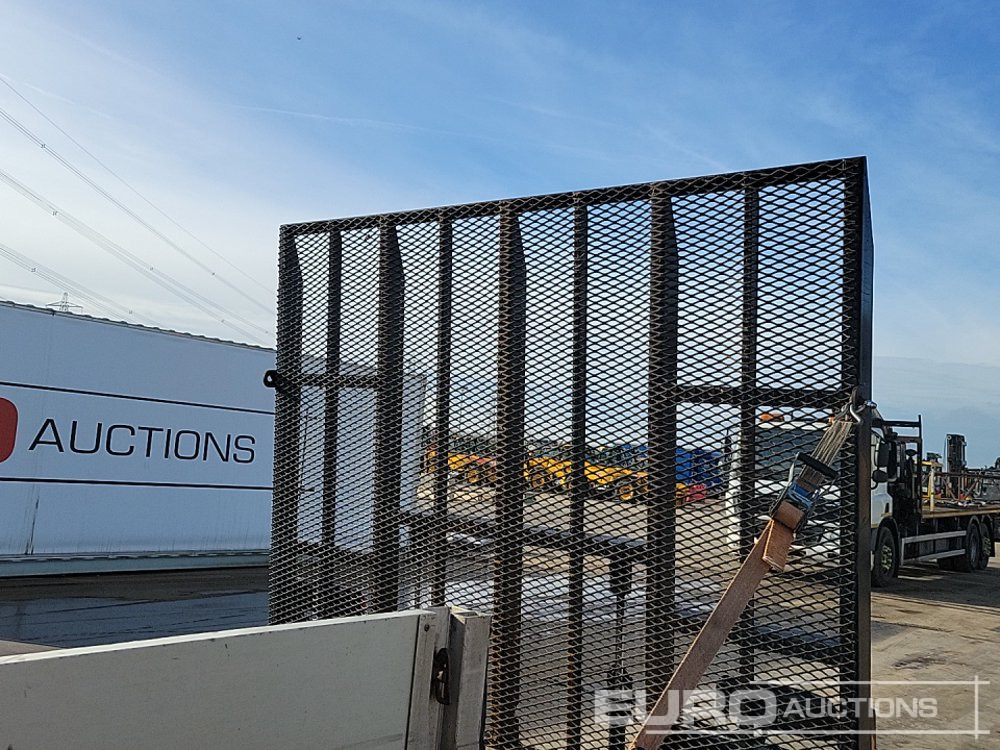 Kamion sa tovarnim sandukom za prevoz teških mašina 2014 Mitsubishi Canter 7C15: slika 15