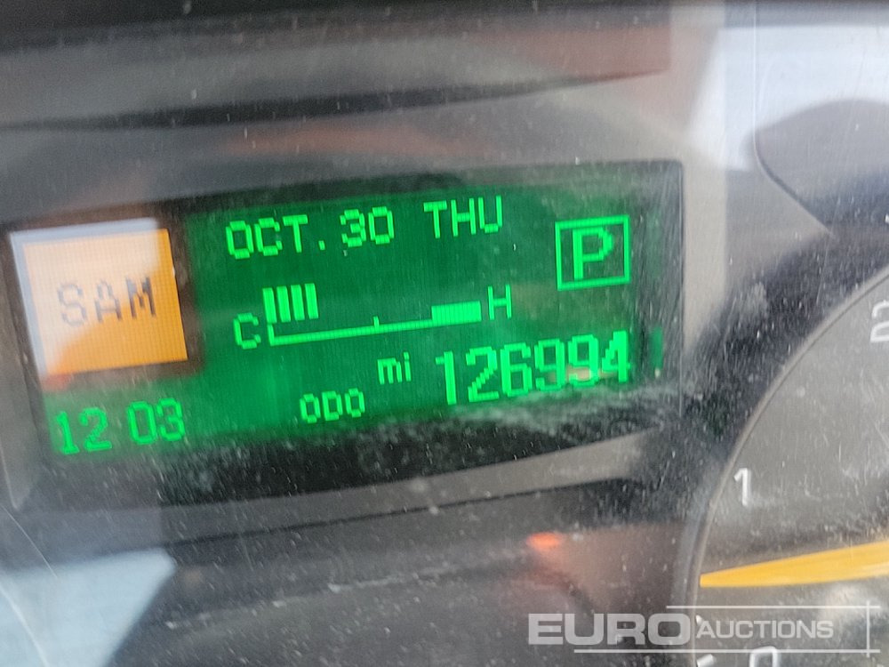 Kamion sa tovarnim sandukom za prevoz teških mašina 2014 Mitsubishi Canter 7C15: slika 30