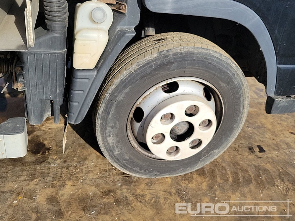 Kamion sa tovarnim sandukom za prevoz teških mašina 2014 Mitsubishi Canter 7C15: slika 12