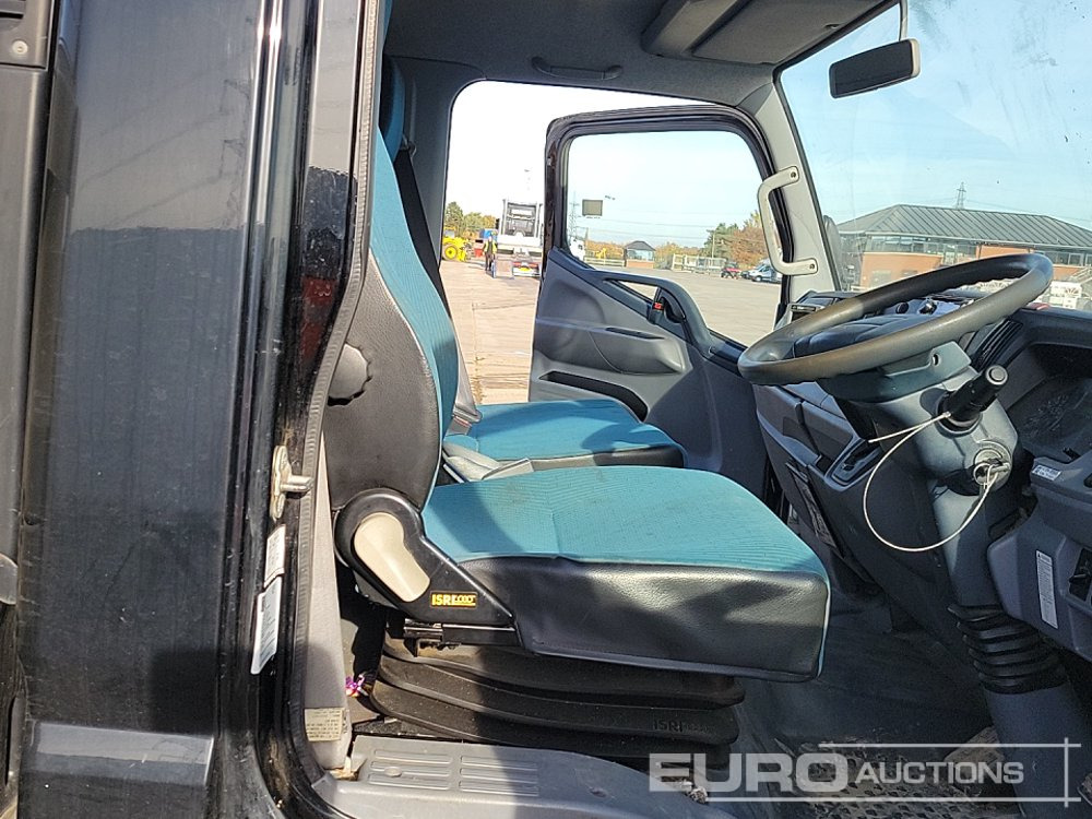 Kamion sa tovarnim sandukom za prevoz teških mašina 2014 Mitsubishi Canter 7C15: slika 20