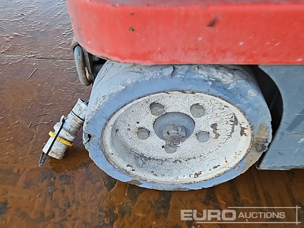 Vazdušna platforma 2015 SkyJack SJ16: slika 11