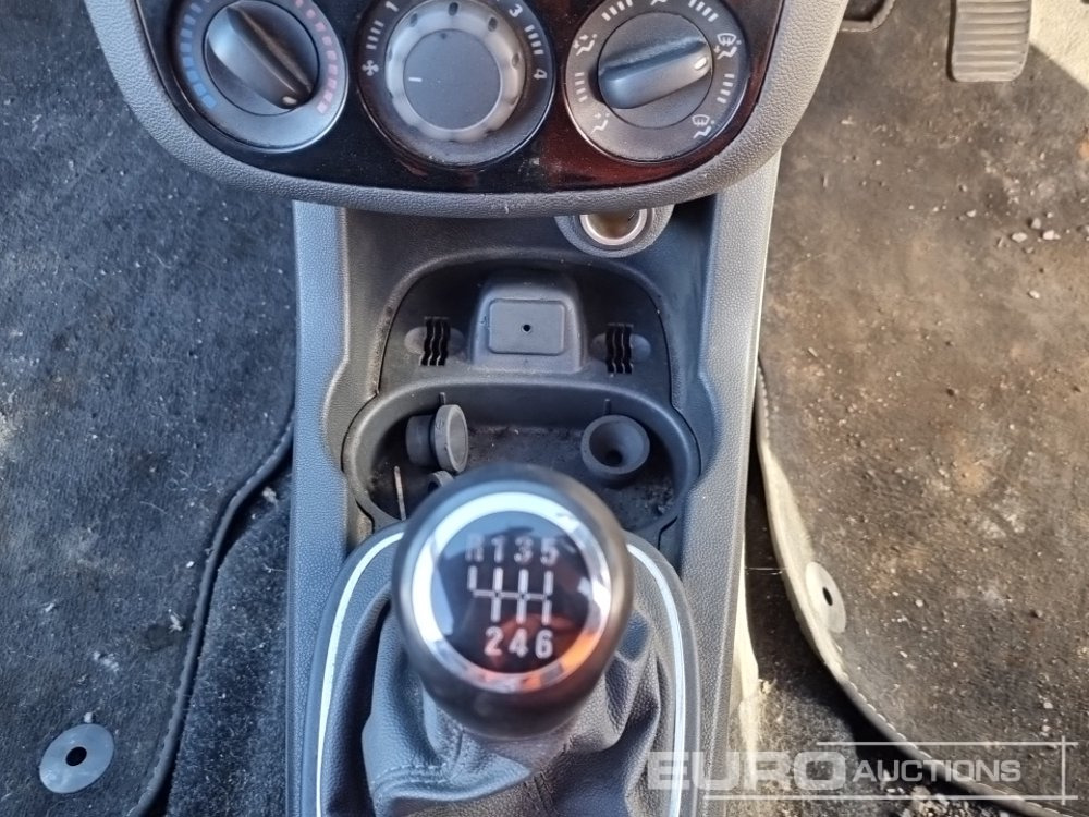 Automobil 2015 Vauxhall Corsa Sportive: slika 30 Automobil 2015 Vauxhall Corsa Sportive: slika 30