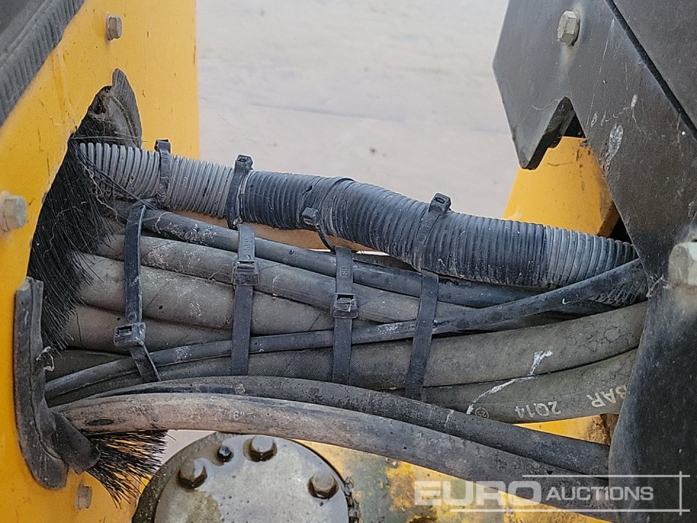 Valjak 2016 JCB VMT380: slika 16