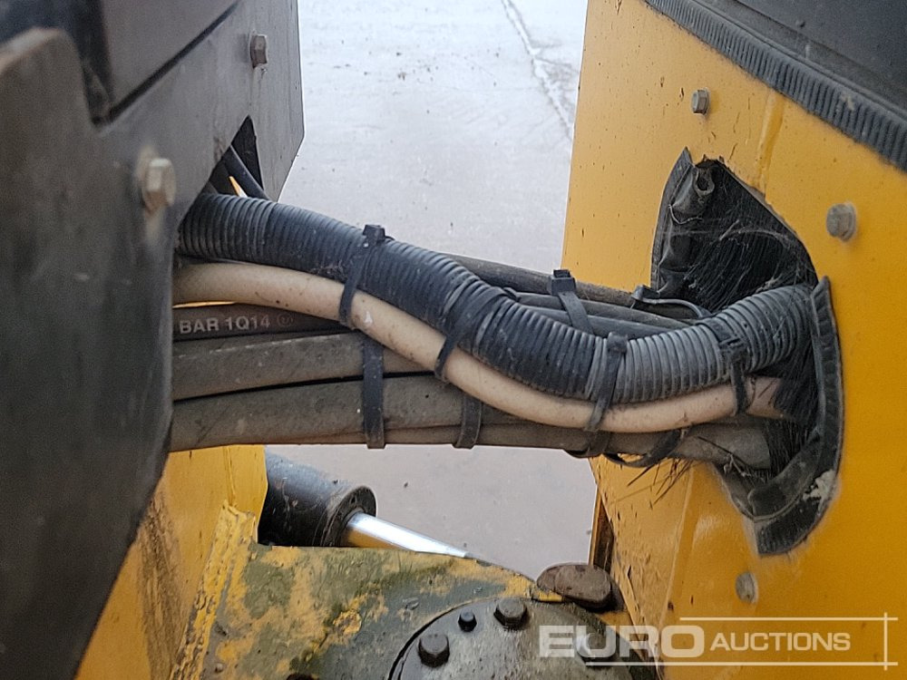 Valjak 2016 JCB VMT380: slika 14