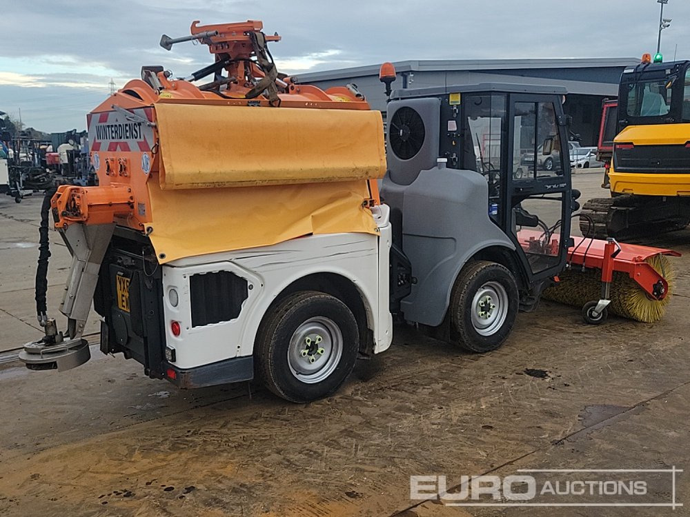 2017 Hako Citymaster 1600 4x2 Compact Gritter, Hydraulic Snow Plough & Sweeper Attachment, Reverse Camera, Automatic Gearbox (Reg. Docs. Available) - Autočistilica: slika 5 2017 Hako Citymaster 1600 4x2 Compact Gritter, Hydraulic Snow Plough & Sweeper Attachment, Reverse Camera, Automatic Gearbox (Reg. Docs. Available) - Autočistilica: slika 5