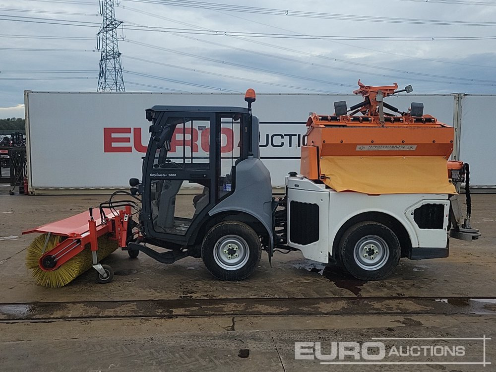 2017 Hako Citymaster 1600 4x2 Compact Gritter, Hydraulic Snow Plough & Sweeper Attachment, Reverse Camera, Automatic Gearbox (Reg. Docs. Available) - Autočistilica: slika 2 2017 Hako Citymaster 1600 4x2 Compact Gritter, Hydraulic Snow Plough & Sweeper Attachment, Reverse Camera, Automatic Gearbox (Reg. Docs. Available) - Autočistilica: slika 2