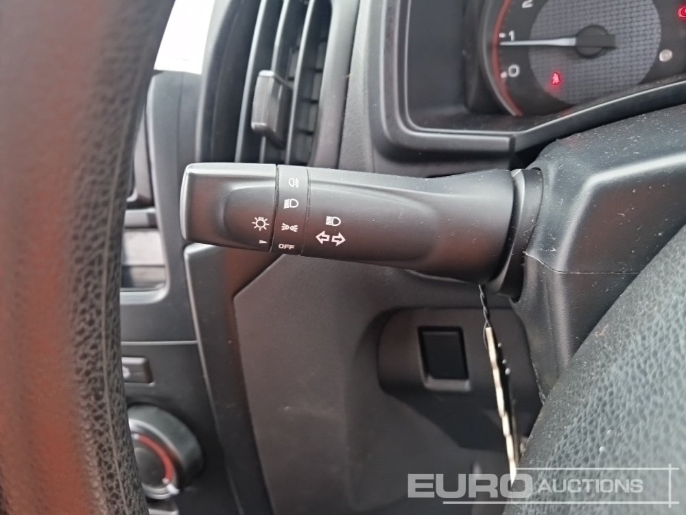 Pikap 2018 Isuzu D-Max: slika 32