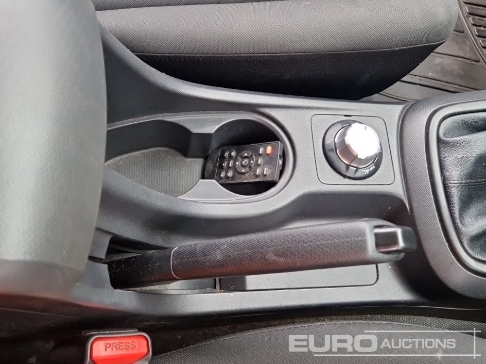 Pikap 2018 Isuzu D-Max: slika 29