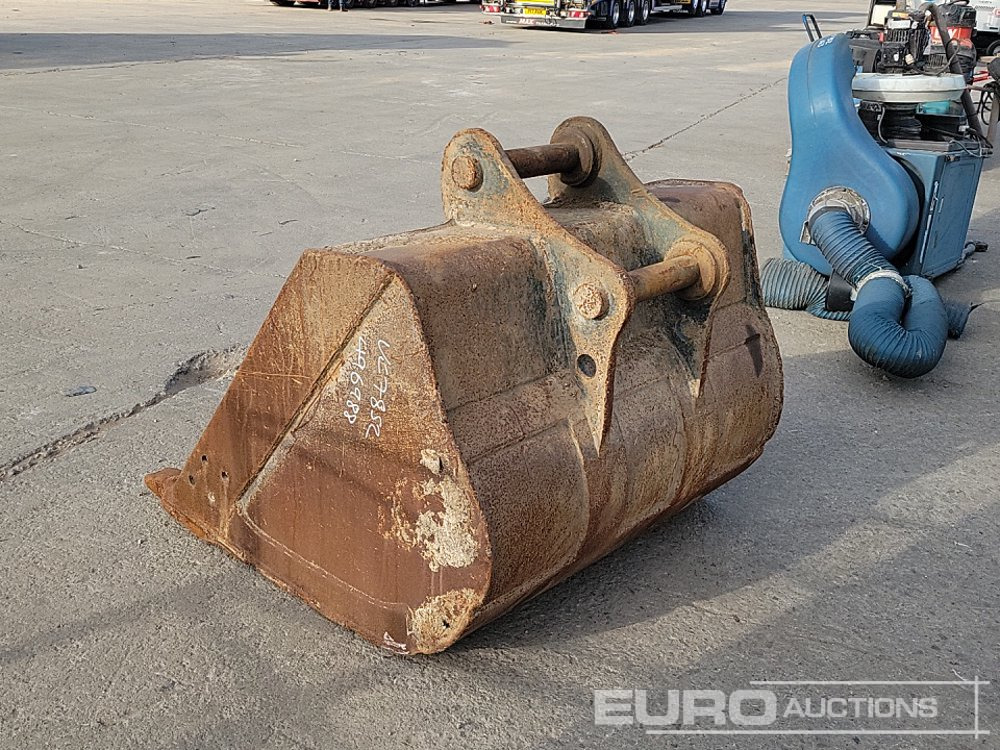 48" Digging Bucket 65mm Pin to suit 13 Ton Excavator - Kašika: slika 3 48" Digging Bucket 65mm Pin to suit 13 Ton Excavator - Kašika: slika 3