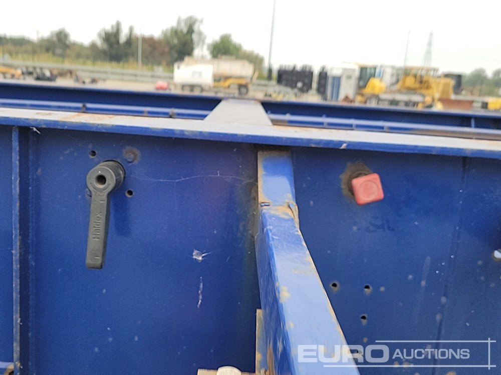 Plato poluprikolica Dennison Trailers 4 Axle 40' Skeleton Trailer, Front Lift Axle, Twist Locks: slika 27