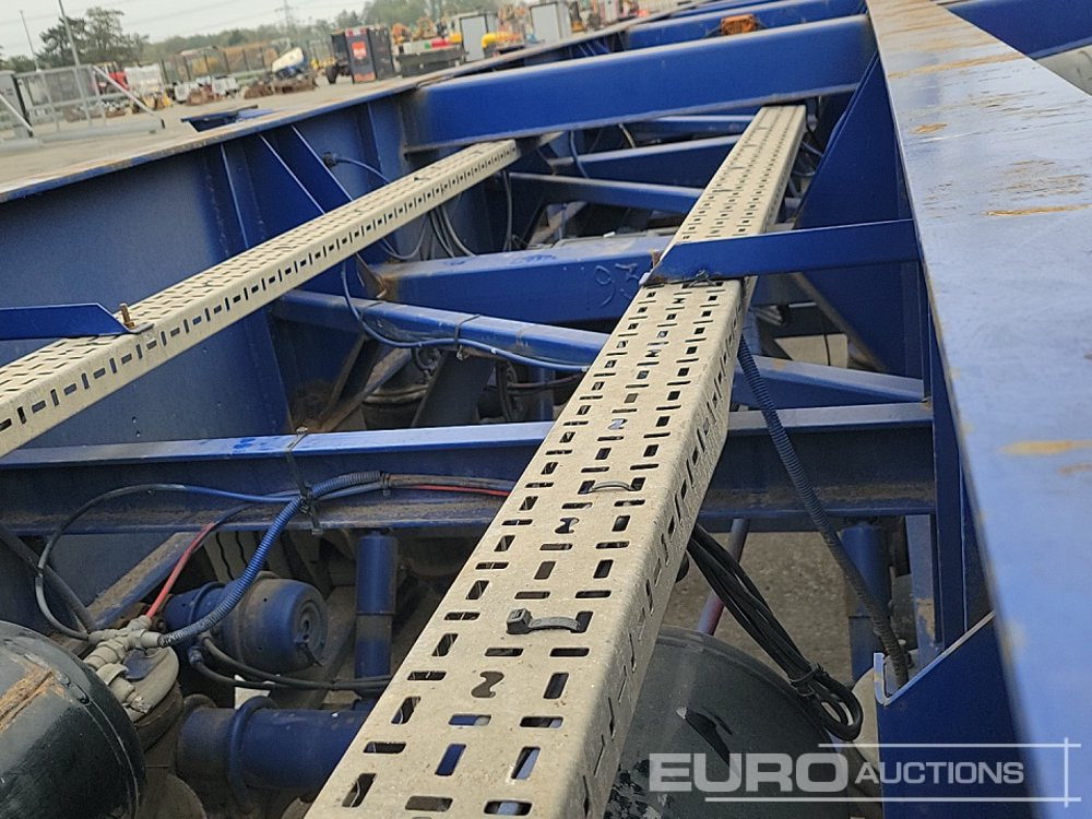Plato poluprikolica Dennison Trailers 4 Axle 40' Skeleton Trailer, Front Lift Axle, Twist Locks: slika 19