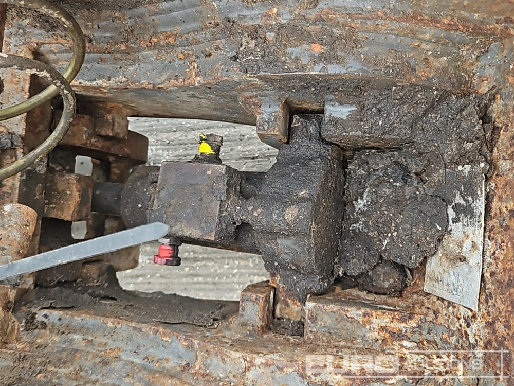 Brza spojnica Geith Hydraulic Quick Hitch 65mm Pin to 13 Ton Excavator: slika 10 Brza spojnica Geith Hydraulic Quick Hitch 65mm Pin to 13 Ton Excavator: slika 10