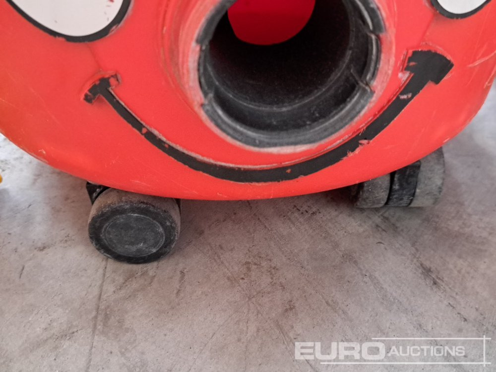 Građevinska oprema Henry, James 110/240 Volt Vacuum Cleaner (3 of): slika 14