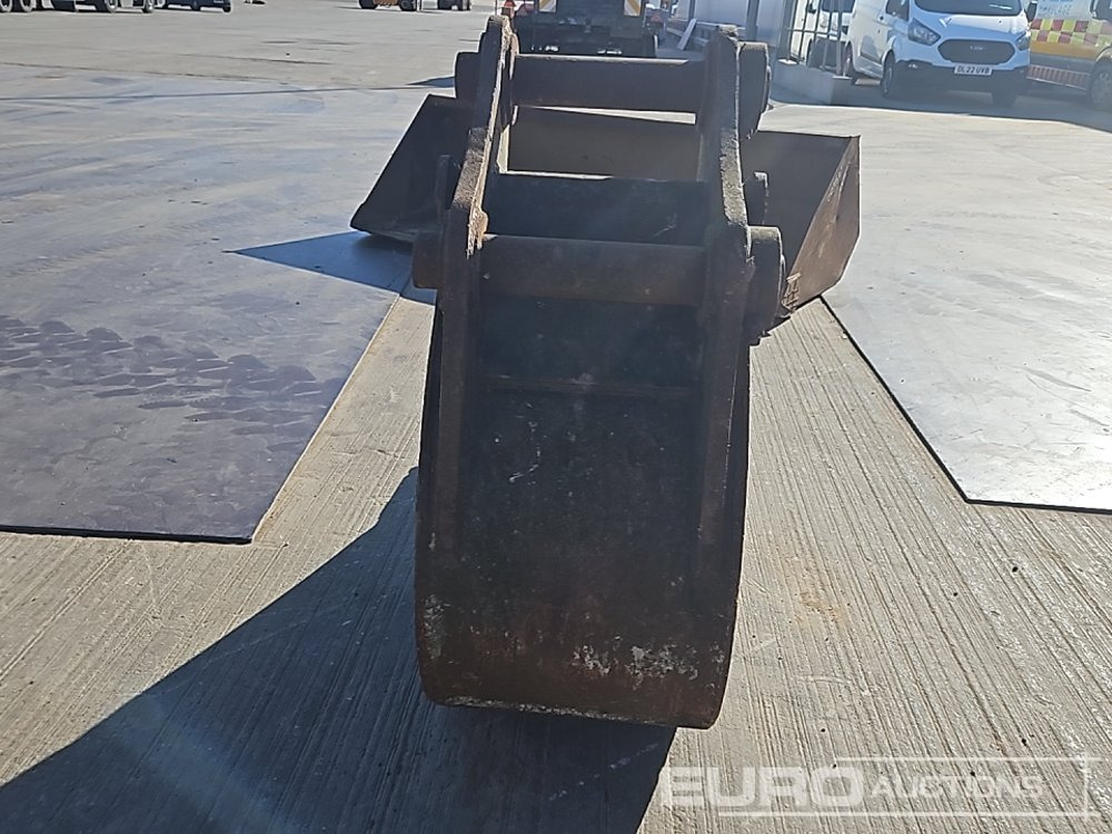JCB 24" Digging Bucket 80mm Pin to suit 20 Ton Excavator - Kašika: slika 4 JCB 24" Digging Bucket 80mm Pin to suit 20 Ton Excavator - Kašika: slika 4