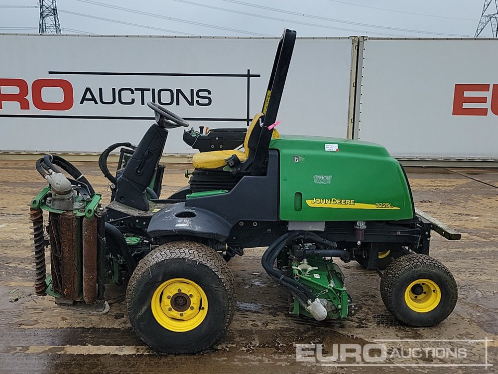 John Deere 3225C - Baštenska kosačica: slika 2 John Deere 3225C - Baštenska kosačica: slika 2