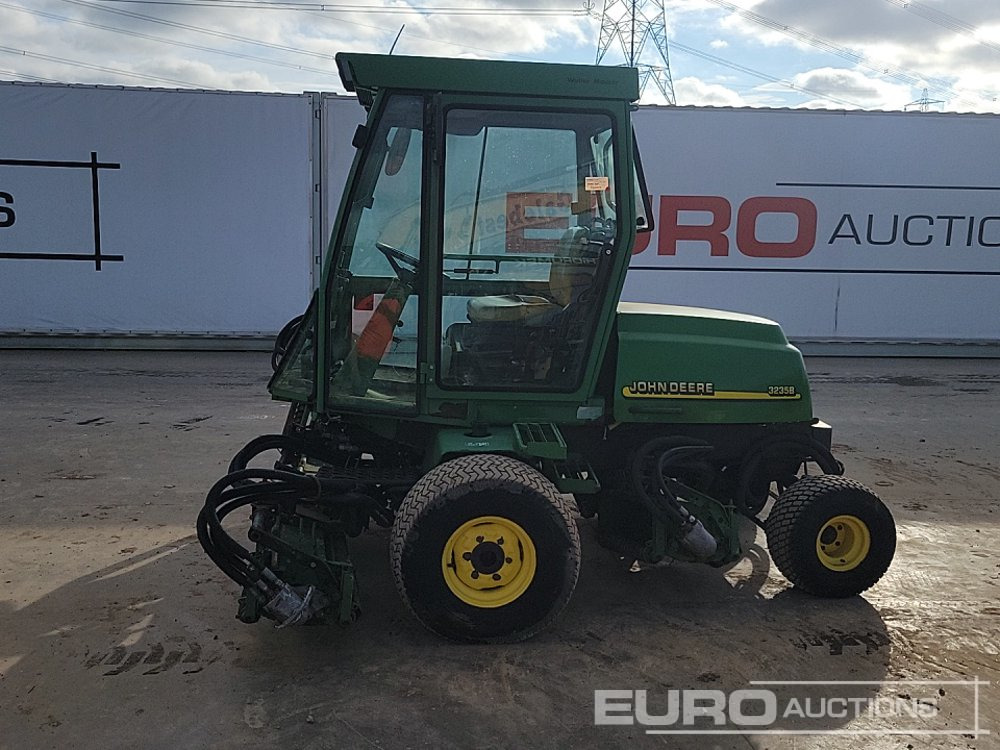 John Deere 3235B - Baštenska kosačica: slika 2 John Deere 3235B - Baštenska kosačica: slika 2