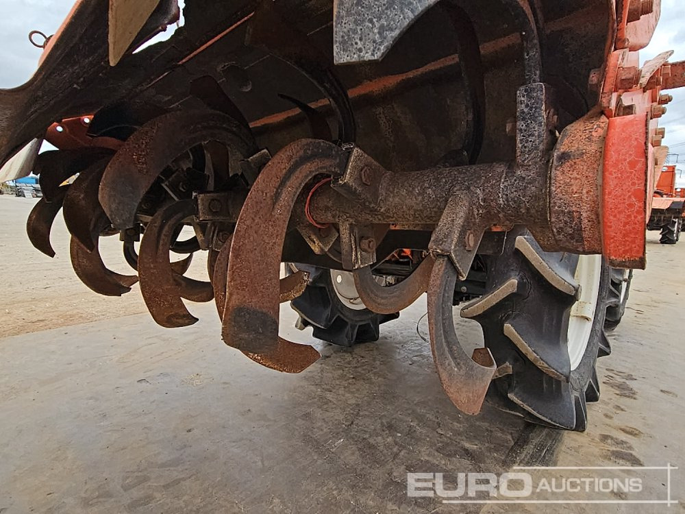 Mali traktor Kubota B1402-M: slika 17