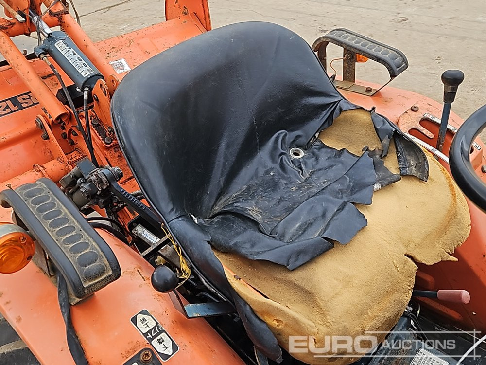 Mali traktor Kubota B1402-M: slika 26