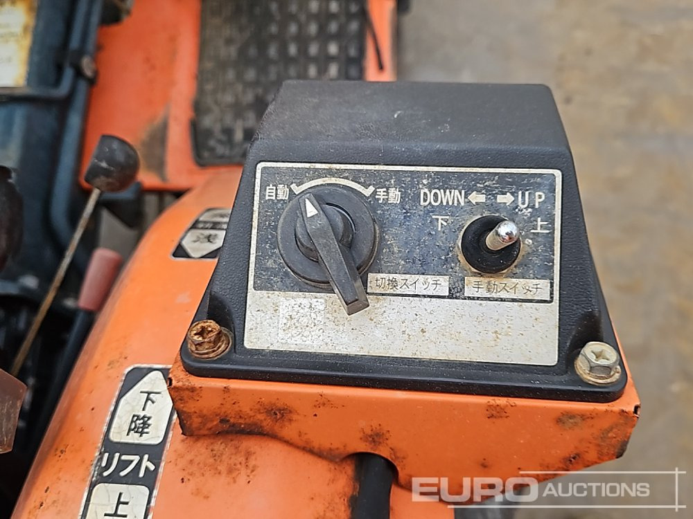 Mali traktor Kubota B1402-M: slika 29